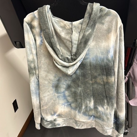 New with tags super soft Oddy hooded sweatshirt. - Picture 5 of 5